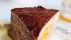 Le gâteau de crêpes abricots et chocolat avec Bonne Maman