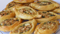 Pide aux épinards chèvre et pignons