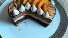 Charlotte aux pêches et mousse au chocolat