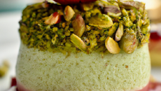 Bavarois aux fraises et à la pistache