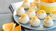 Champignons farcis au fromage frais & tortillas et sa tuile façon crumble