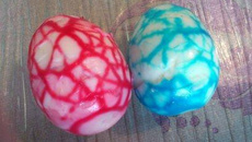 Œufs durs colorés