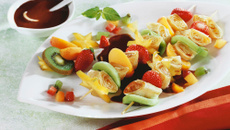 Brochettes de crêpes et de fruits