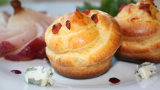 Chouquette crème de roquefort, pépites de lardons