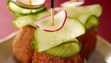 Brochettes de Rigotte panée au concombre et radis