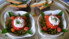 En-cas œufs pochés, jambon, tomates et haricots verts