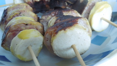 Petites brochettes de boudin blanc et d'andouillette à la moutarde de Reims