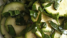 Courgettes crues marinées