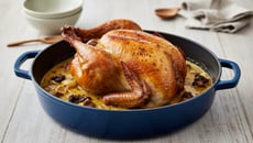 Chapon aux morilles et au vin jaune