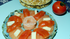 Galette de riz au roquefort, tomates et saumon