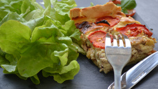 Tarte au thon, tomates et fromage blanc