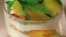 Mousse de ricotta aux poivrons et tagliatelles de courgettes