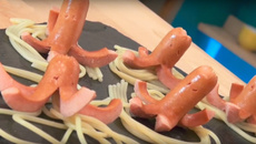 Spaghetti-saucisse en forme de pieuvre