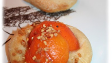 Mini pizza abricots, miel et amande