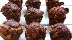 Brownie surprise  à la courgette, aux dés de poivron confit et au piment d'espelette