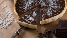 Tarte bio au chocolat noir & à la noix de coco sans gluten