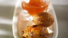 Beignets caramélisés au chèvre affiné, et sa sauce abricot