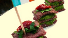Feuilletés de bœuf au pesto de roquette