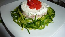 Cœur fondant au thon et chèvre spaghetti de courgettes