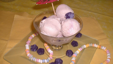 Glace au sirop de violette