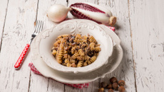 Pâtes complètes aux endives et noisettes