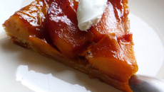 Tatin de kakis persimon au poivre de Jamaïque