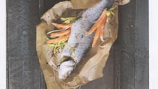 Papillote de Coraya au bar de ligne