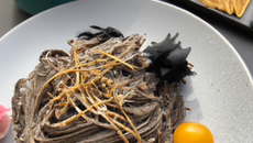 P'tites Soba et douceur de panais au thé blanc et brisures de truffe noire...