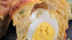 Mini-cakes surprise aux œufs durs