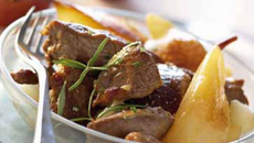 Epaule d'agneau confite et sa compotée de poires