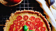 Tarte à la tomate et moutarde au basilic