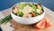 Salade d'avocat, pamplemousse et crevettes