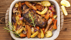 Rôti d'agneau au romarin et ses légumes