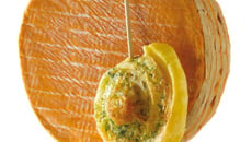 Sucettes feuilletées au livarot
