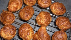 Muffins au jambon de Parme, parmesan et herbes de Provence