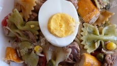 Salade de farfalle à la tomate et aux épinards