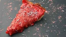 Tarte crémeuse aux pralines roses