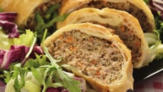 Pâté en croûte au veau, dinde et carottes