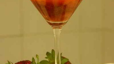 Soupe de fraise à la rhubarbe accompagnée de son sorbet fromage blanc, Croque en sucre au fenouil