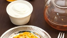 Anneaux de céréales au caramel, salade d'orange et caramel