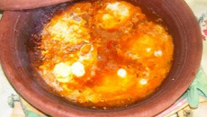 Tomate et œufs en tajine