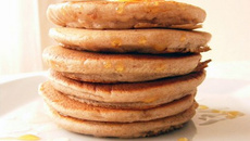 Pancakes épais à l'orange et à la châtaigne