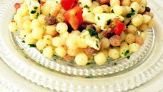 Salade de fregola, mozzarella, tomates et pesto