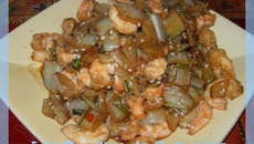 Côtes de bettes sautées aux crevettes et sauce soja