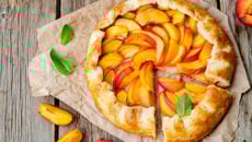 Tarte rustique aux nectarines et menthe