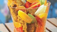 Emincé de dinde au curry en salade acidulée du sud