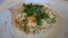 Risotto aux asperges, courgettes douces et crevettes roses arômatisé au sumac