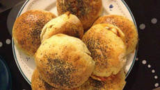 Buns fourrés à la viande de bœuf hachée ou poulet et mozarella