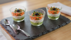 Verrine avocat-saumon-boursin