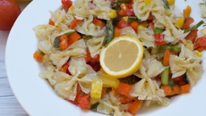Salade de Farfalle au citron et aux légumes